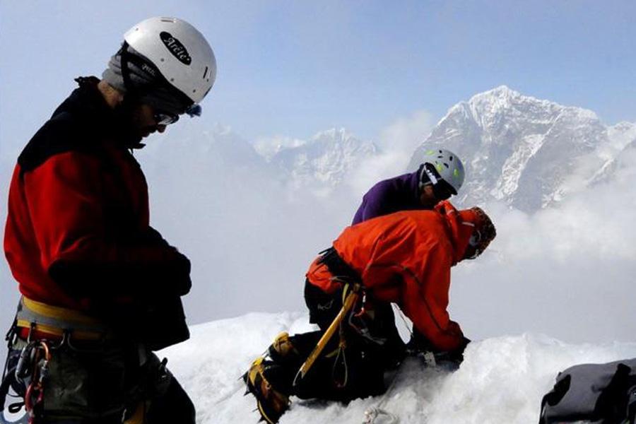 Lobuche East Peak Climbing